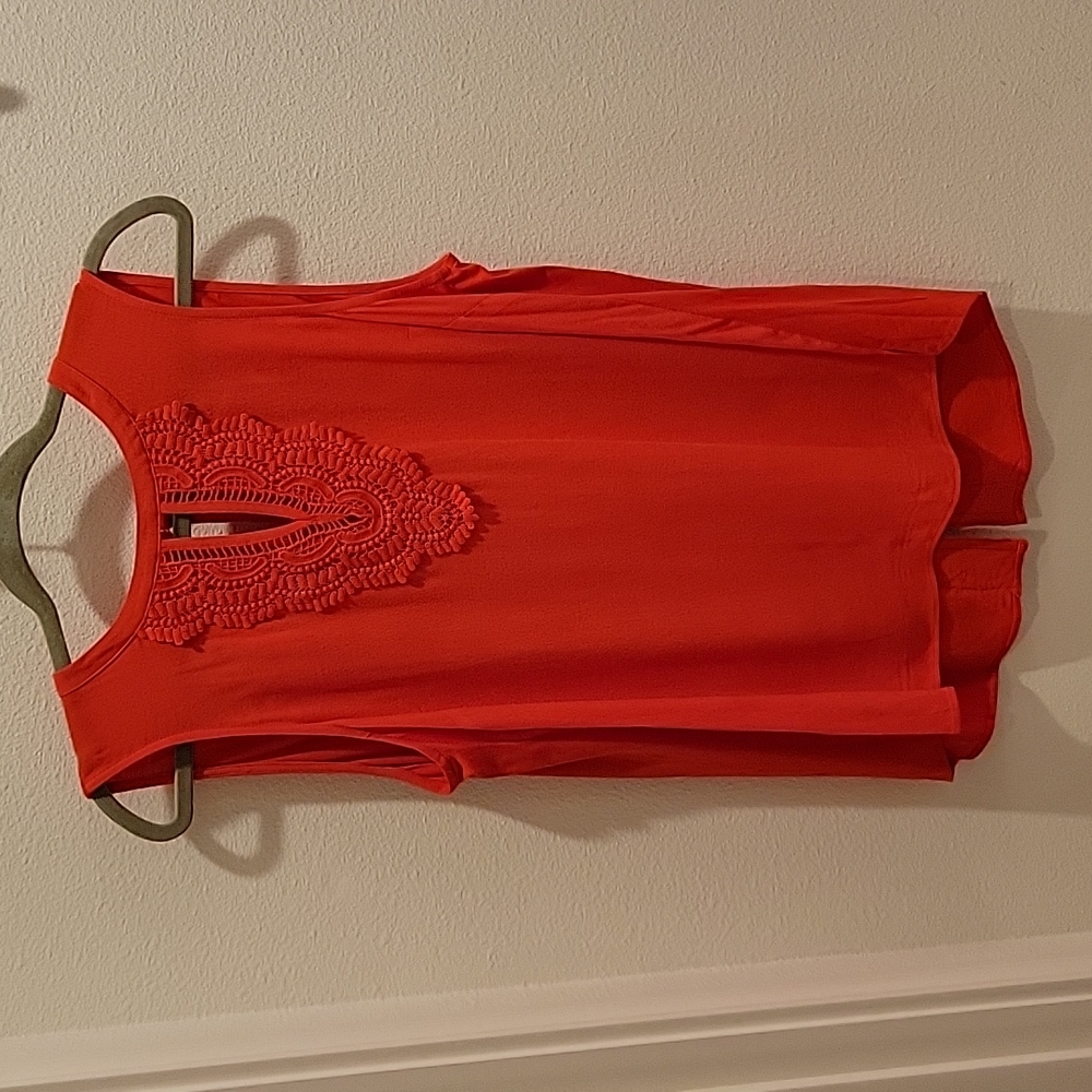 Pale Sky Quin Keyhole Crochet top, Coral color.  Size L